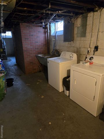 24220 Gardner Street, Oak Park, MI 48237