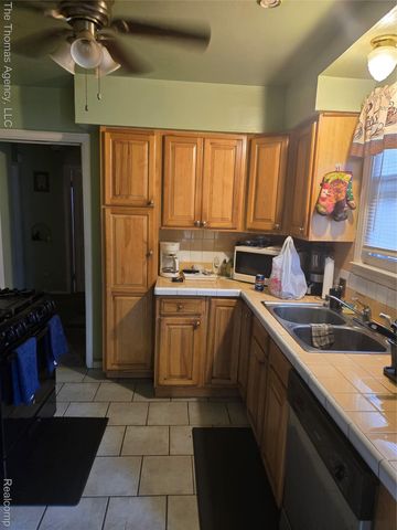 24220 Gardner Street, Oak Park, MI 48237