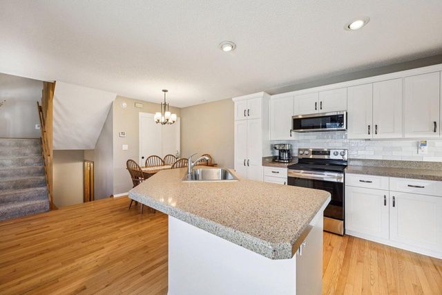 15630 W Ridge ROAD, New Berlin, WI 53151