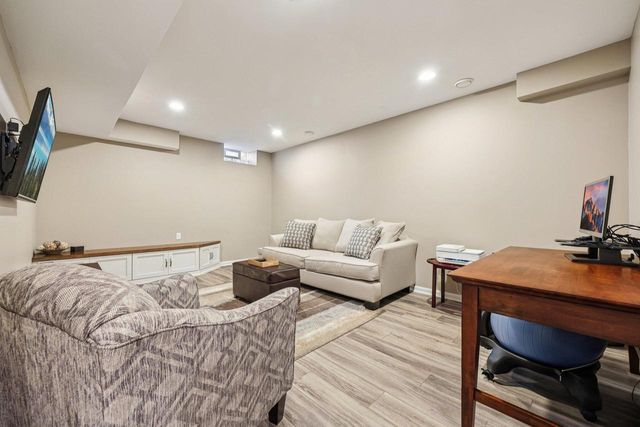 15630 W Ridge ROAD, New Berlin, WI 53151