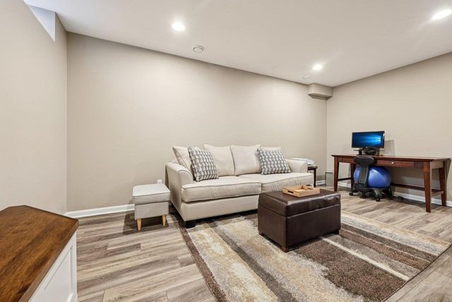 15630 W Ridge ROAD, New Berlin, WI 53151