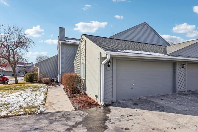 15630 W Ridge ROAD, New Berlin, WI 53151