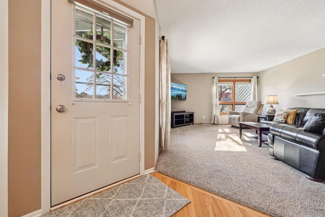 15630 W Ridge ROAD, New Berlin, WI 53151