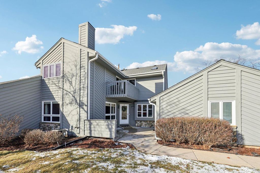 15630 W Ridge ROAD, New Berlin, WI 53151