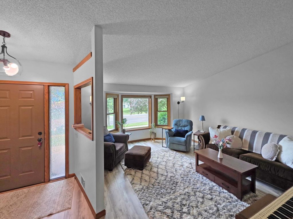 14579 Embry Path, Apple Valley, MN 55124 — photo 2