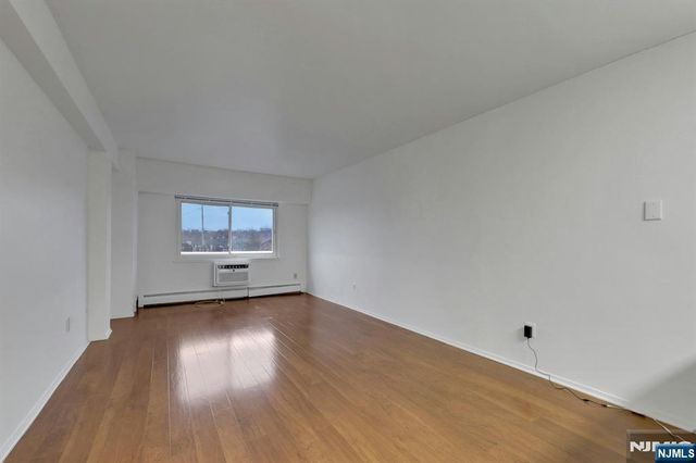 333 Grand Avenue 4E, Palisades Park, NJ 07650