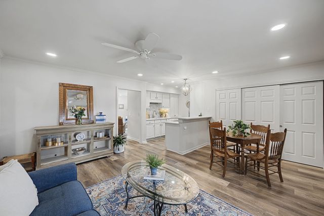 215 Plantation Ct, Nashville, TN 37221