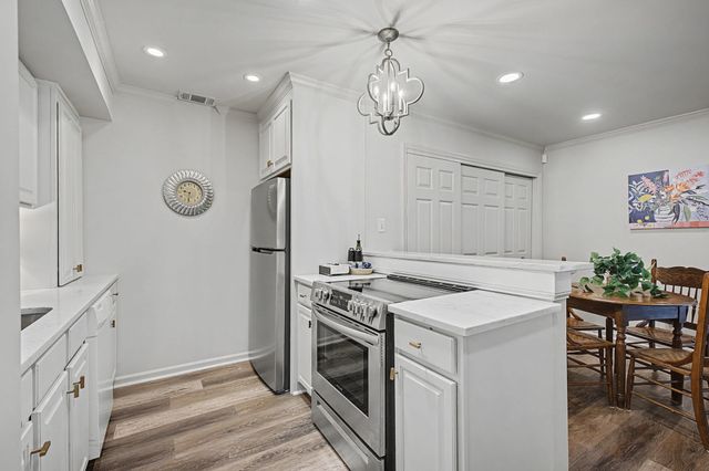 215 Plantation Ct, Nashville, TN 37221