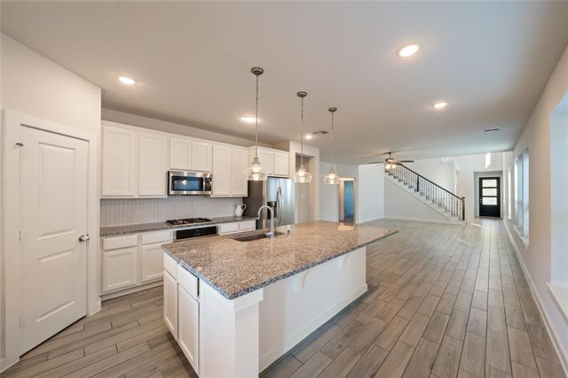 347 Great Hills Dr, Montgomery, TX 77316