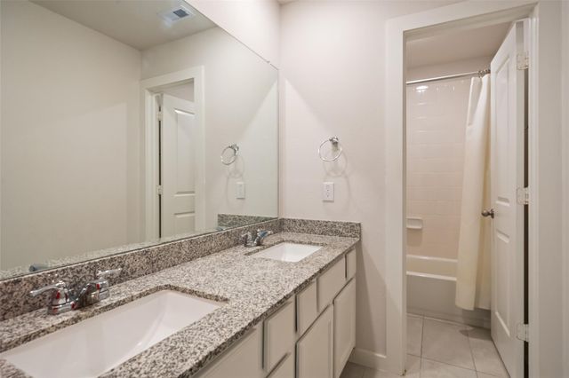 347 Great Hills Dr, Montgomery, TX 77316