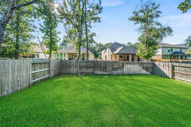 347 Great Hills Dr, Montgomery, TX 77316