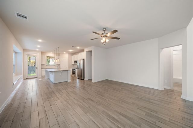 347 Great Hills Dr, Montgomery, TX 77316