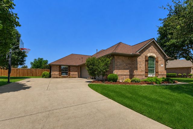 101 Indian Paint Drive, Justin, TX 76247