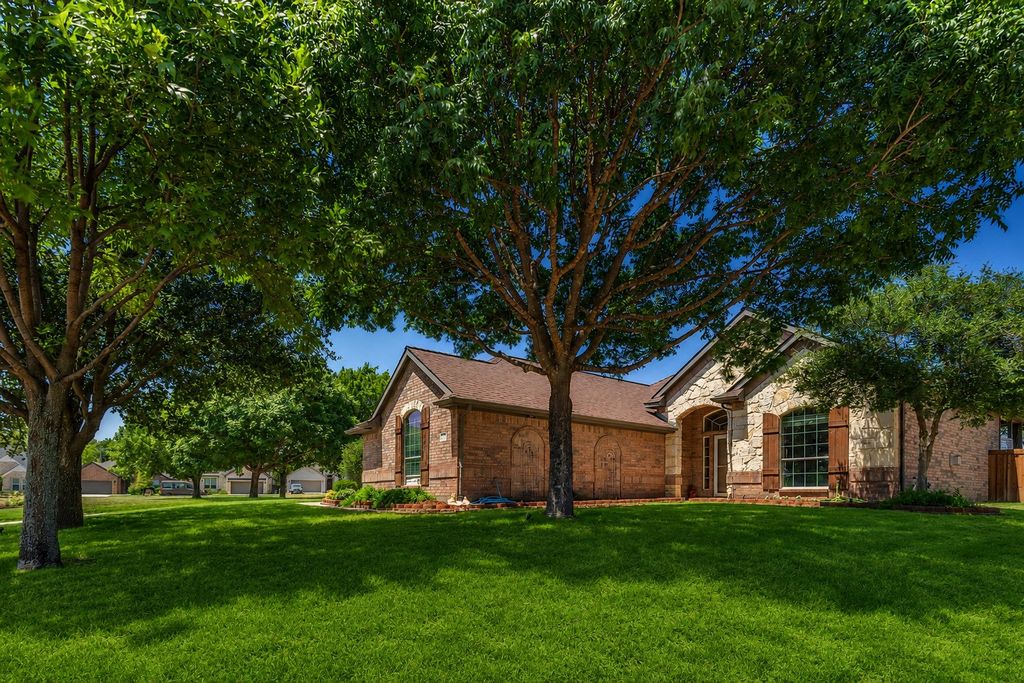 101 Indian Paint Drive, Justin, TX 76247