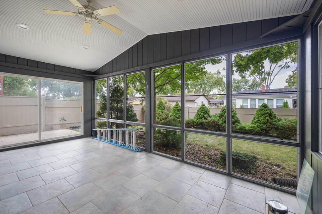 574 ridge Avenue, Elk Grove Village, IL 60007 — photo 5