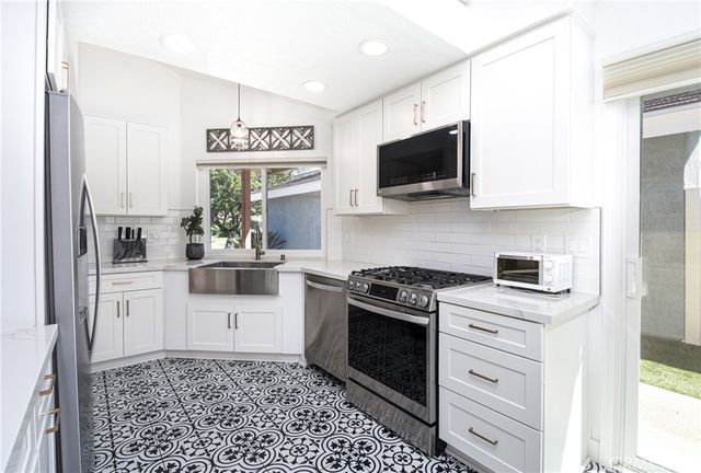 31569 Corte Salinas, Temecula, CA 92592