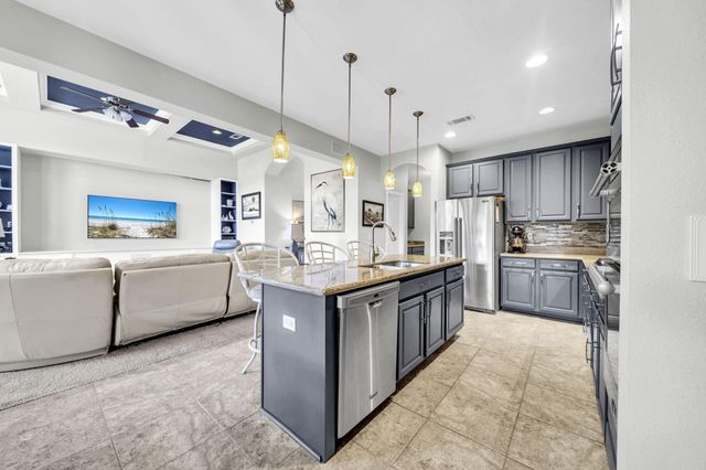 18 Canopy Cove, Freeport, FL 32439