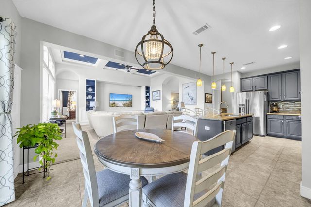 18 Canopy Cove, Freeport, FL 32439