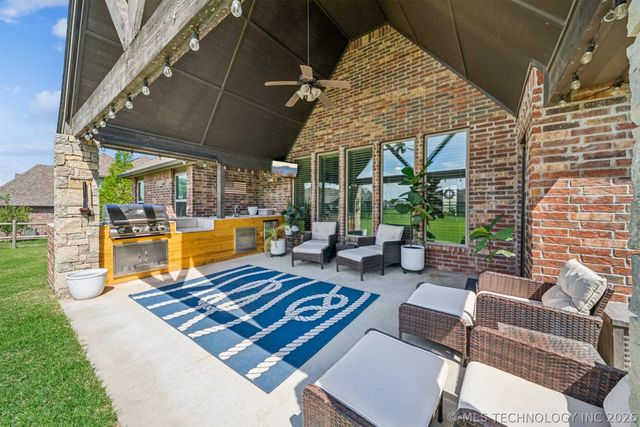 19736 E 69th Street North, Owasso, OK 74055