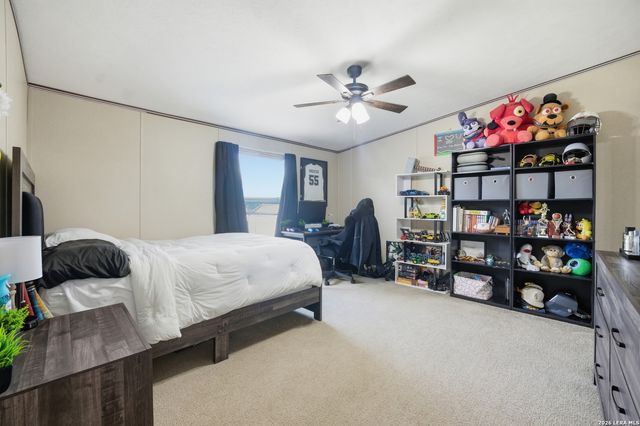918 County Road 7711, Devine, TX 78016