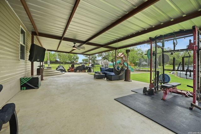 918 County Road 7711, Devine, TX 78016