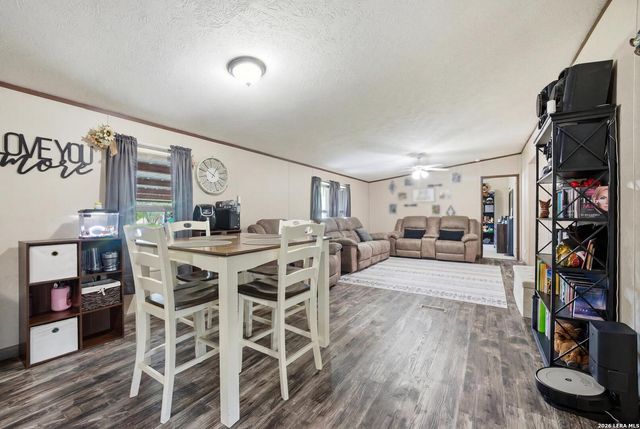 918 County Road 7711, Devine, TX 78016