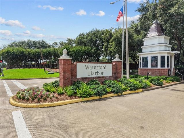 403 Waterford Way, Kemah, TX 77565