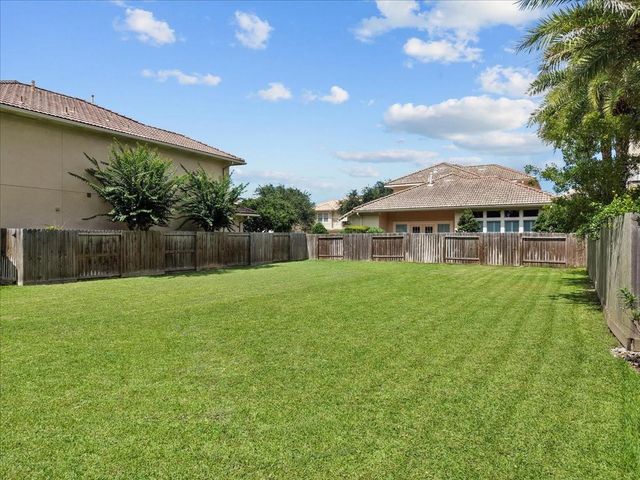 403 Waterford Way, Kemah, TX 77565