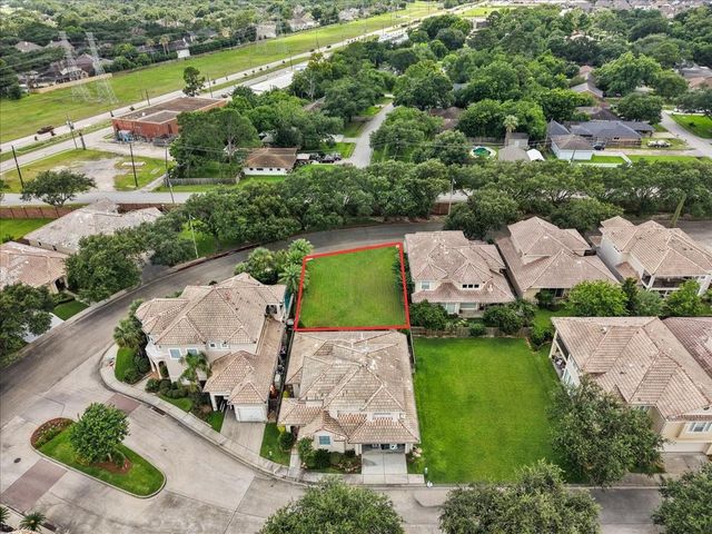 403 Waterford Way, Kemah, TX 77565