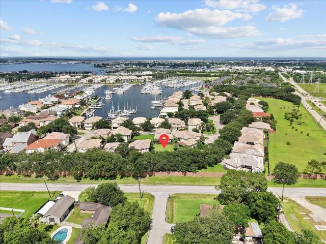 403 Waterford Way, Kemah, TX 77565
