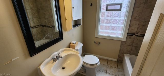 3599 Grosvenor Road, Cleveland Heights, OH 44118