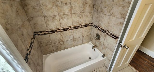 3599 Grosvenor Road, Cleveland Heights, OH 44118