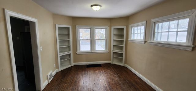 3599 Grosvenor Road, Cleveland Heights, OH 44118