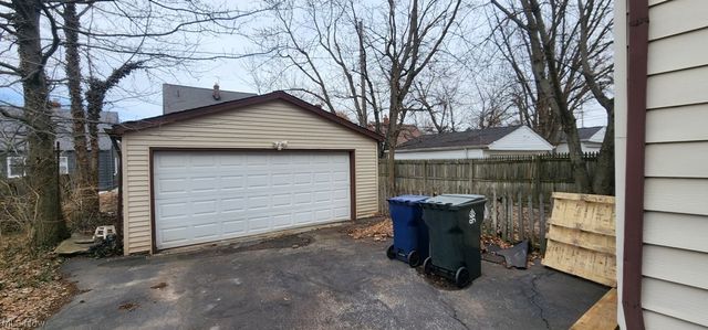 3599 Grosvenor Road, Cleveland Heights, OH 44118