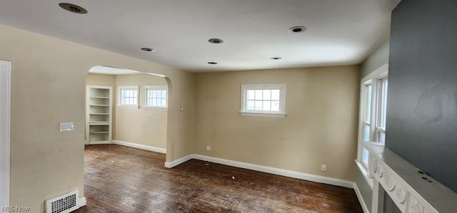 3599 Grosvenor Road, Cleveland Heights, OH 44118