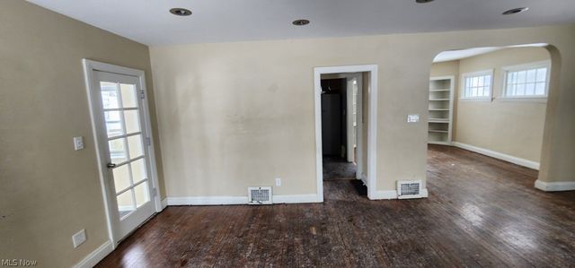 3599 Grosvenor Road, Cleveland Heights, OH 44118