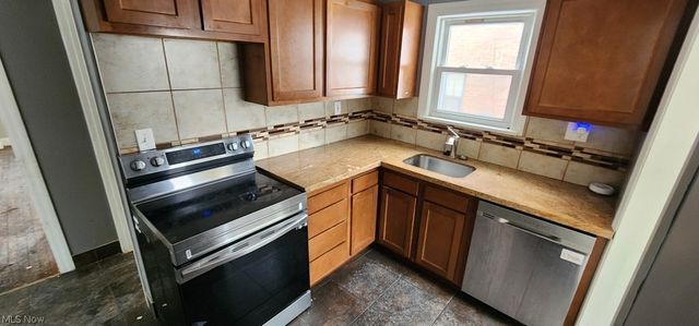 3599 Grosvenor Road, Cleveland Heights, OH 44118