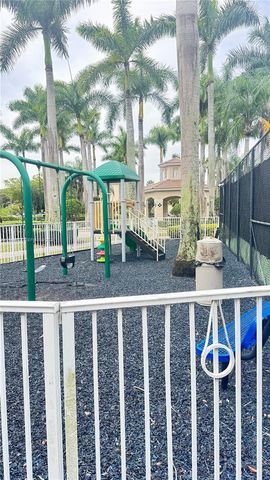 5719 NW 114th Ct 101, Doral, FL 33178