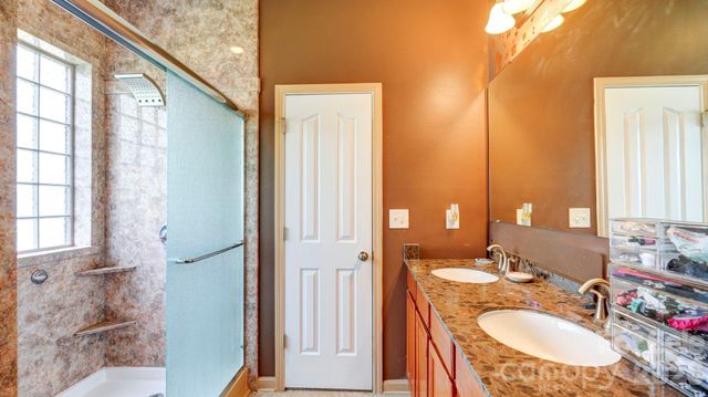 132 Tannin Way, Lexington, NC 27295