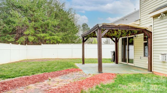 132 Tannin Way, Lexington, NC 27295