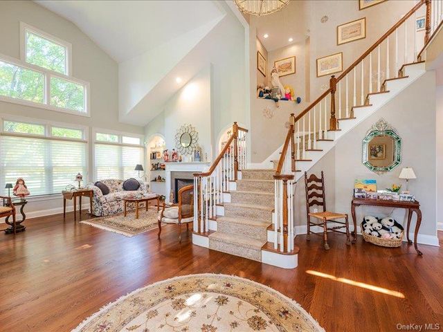 38 Fieldstone Lane, Oyster Bay, NY 11771