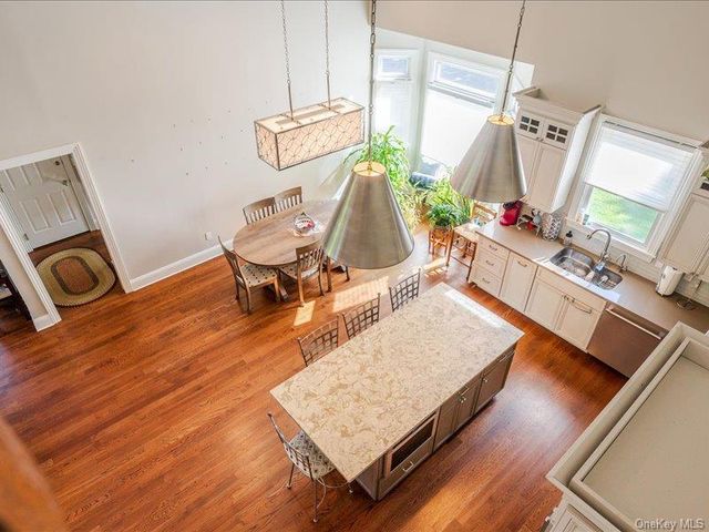 38 Fieldstone Lane, Oyster Bay, NY 11771