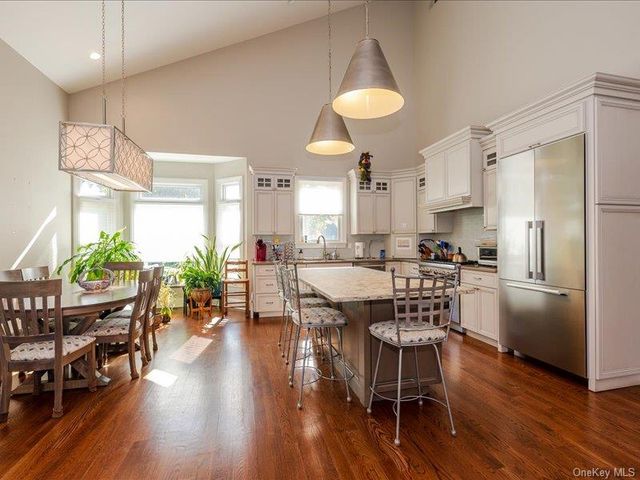 38 Fieldstone Lane, Oyster Bay, NY 11771