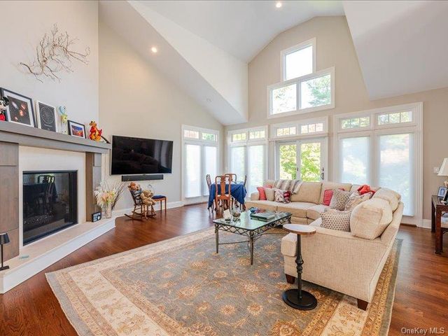 38 Fieldstone Lane, Oyster Bay, NY 11771