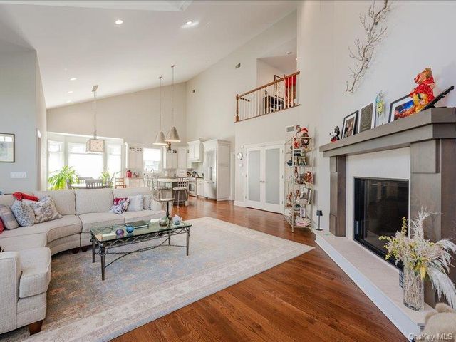 38 Fieldstone Lane, Oyster Bay, NY 11771