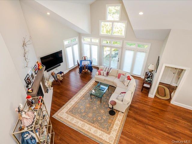 38 Fieldstone Lane, Oyster Bay, NY 11771