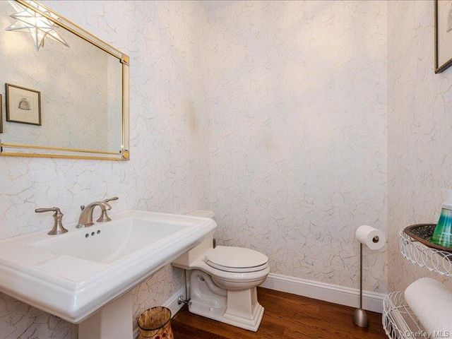 38 Fieldstone Lane, Oyster Bay, NY 11771