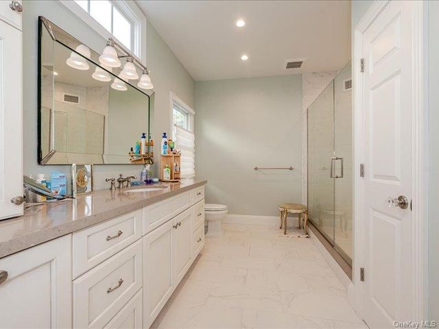 38 Fieldstone Lane, Oyster Bay, NY 11771