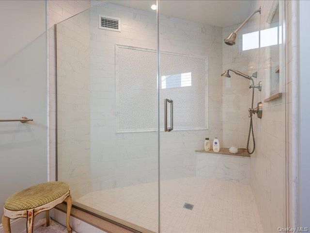 38 Fieldstone Lane, Oyster Bay, NY 11771