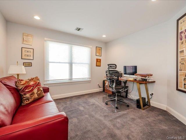 38 Fieldstone Lane, Oyster Bay, NY 11771